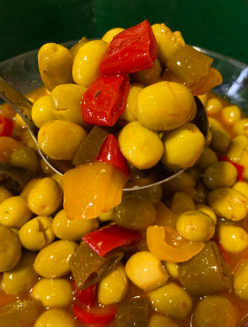 olives-cassees-pimentees-goulettoise-potager-coudoux